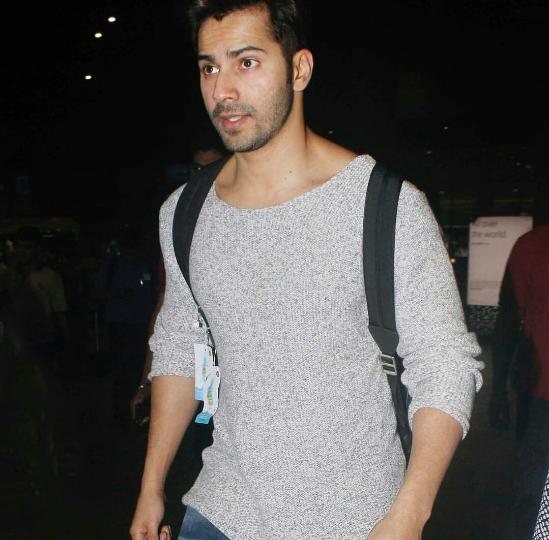 Varun_Kingdom's tweet photo. [PIC] Varun Dhawan spotted at Airport. https://t.co/IGDaorjCDZ