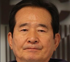 정세균 국회의장님!
지금 대한민국의 상황이 국가 비상사태
아닌가요?
무었을 두려워 하십니까?
국민들의 여론 80% 가
특검연장을 강력히 원하고 있다고
여론조사 기관의 발표를 보시고도
특검 연장안 직권상정 안하실 겁니까?
역사의 죄인이 되실 겁니다!😡