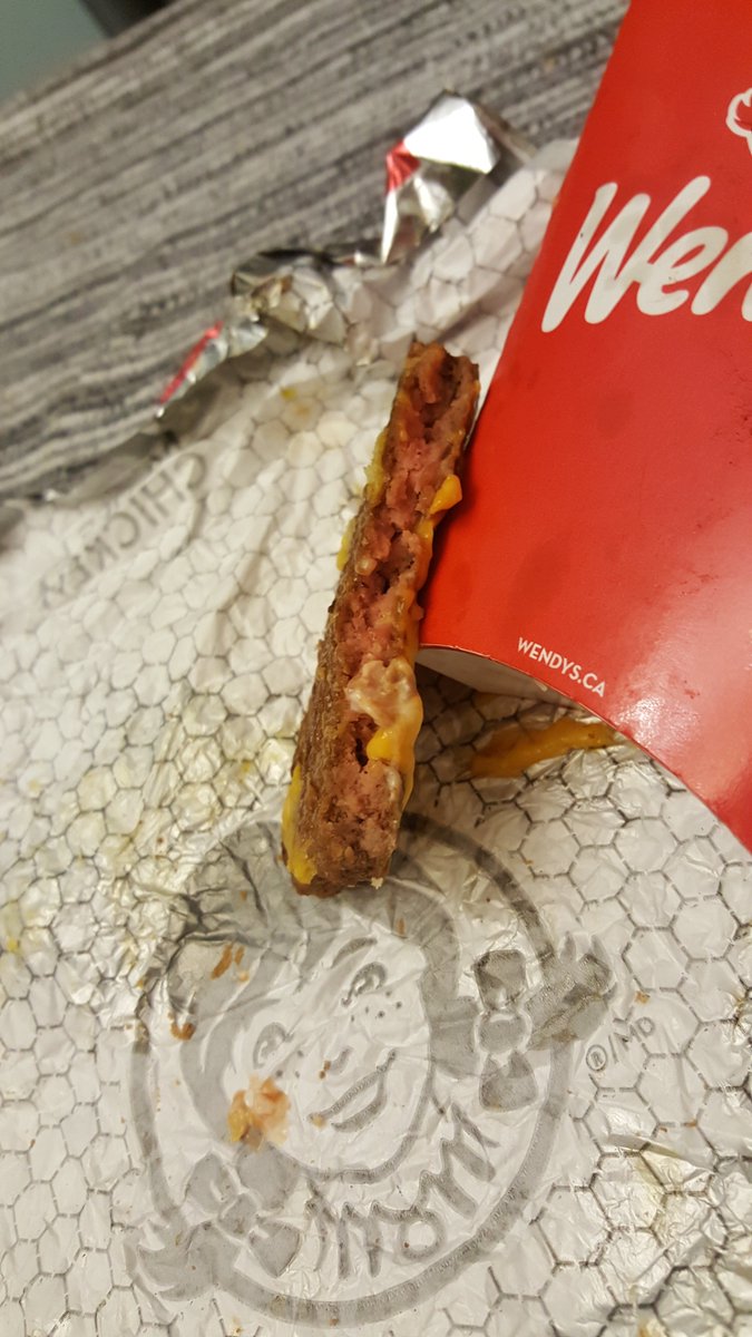 coreysnidal's tweet photo. @Wendys my burger is pink! Eew #freshneverfrozen https://t.co/siBhOAxKwi
