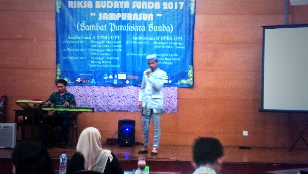 Patandang Pasanggiri Tembang Rancag Buhun SMA kategori pameget nu ka -16no. tandang 12.