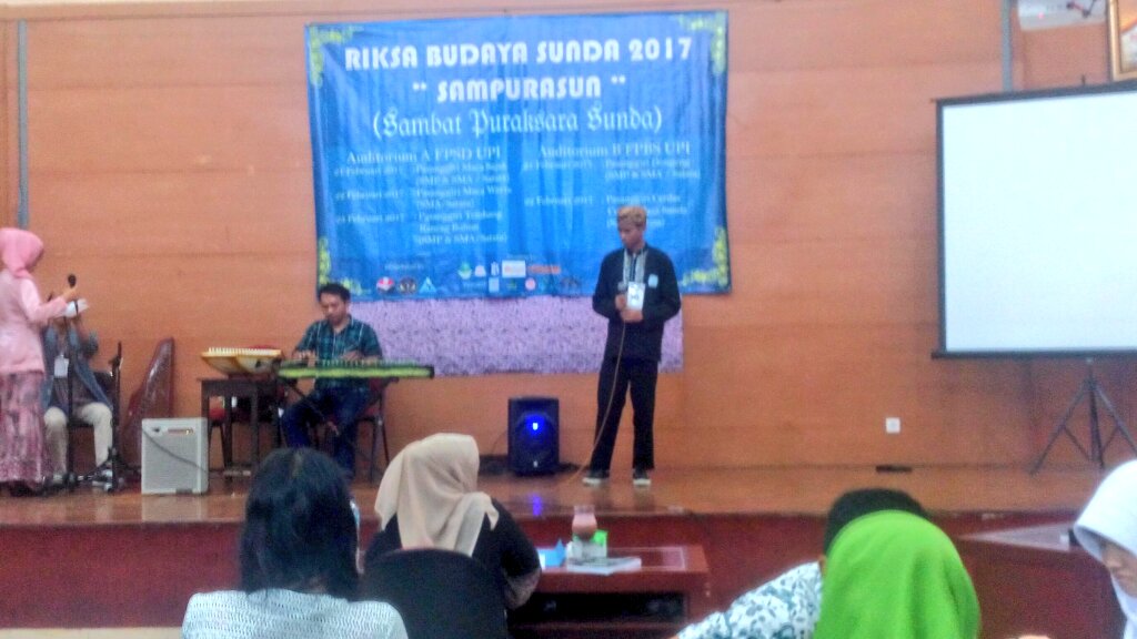 Patandang Pasanggiri Tembang Rancag Buhun SMA kategori pameget nu ka -18 no. tandang 05.