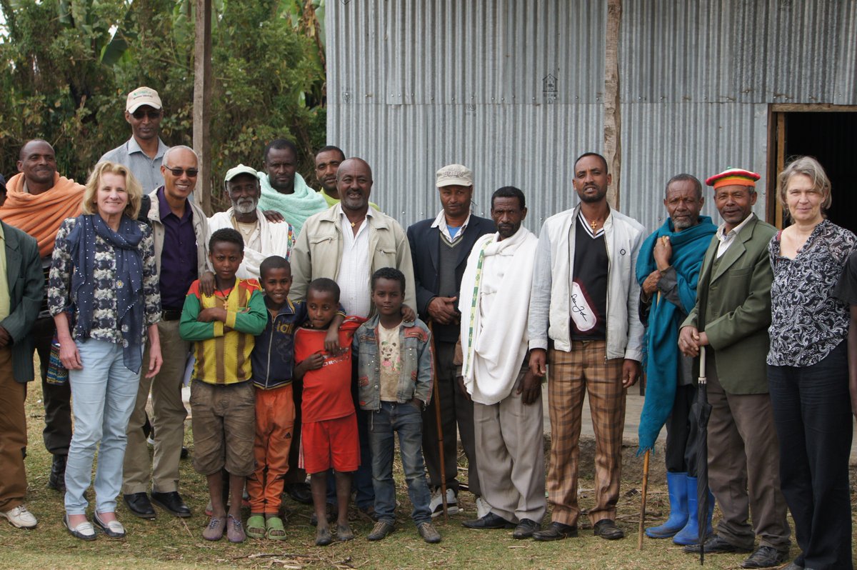WUR_CASCAPE's tweet photo. The director of @CDIwageningenUR @HedwigBruggeman and interim coordinator of #BENEFIT partnership #Dr_IreneKoomen made a visit to farmers. https://t.co/FEHShNIQqF