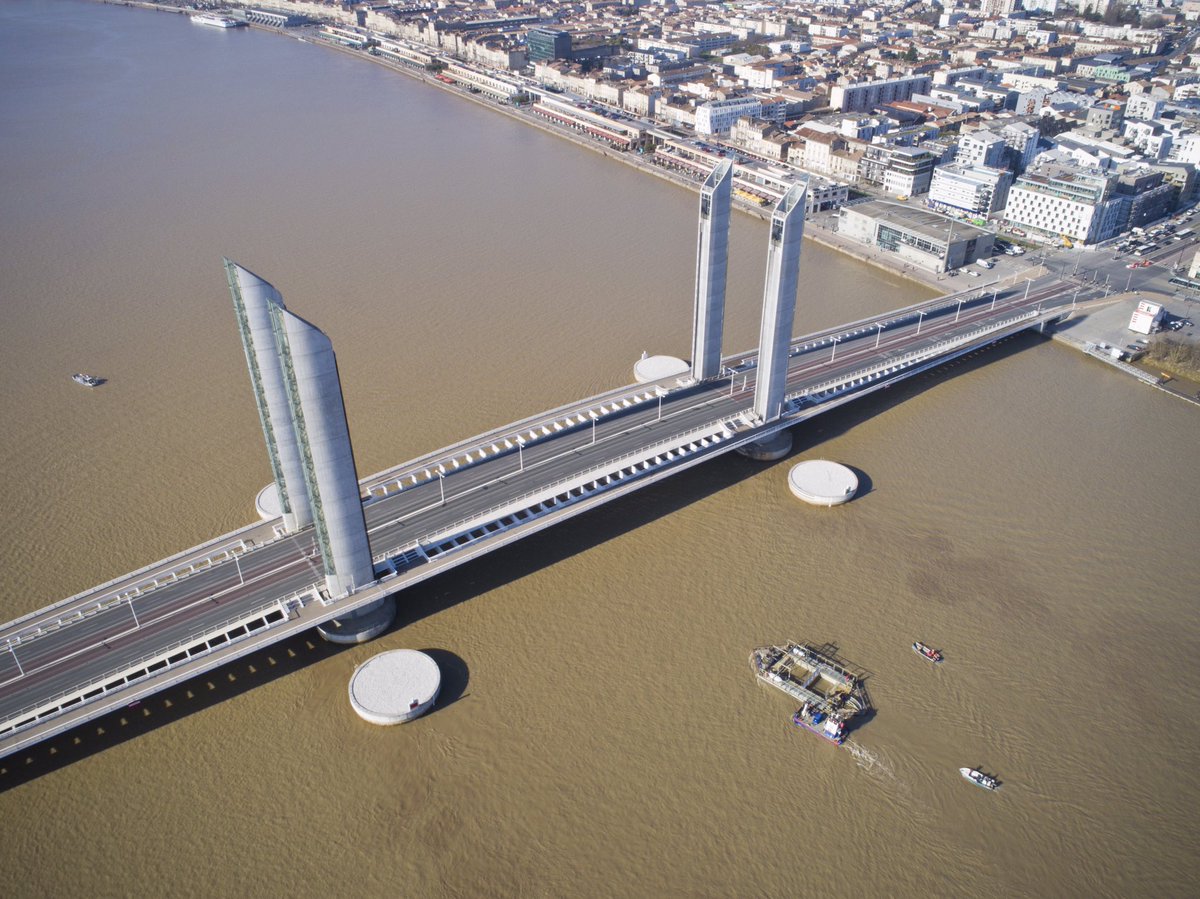SEENEOH_Site's tweet photo. Portfolio of the tidal floating platform installation ! Beautiful port of the Moon @bordeaux #gtm #cerenis #energiedelalune @Valorem_MRE https://t.co/RlClvHpjWx