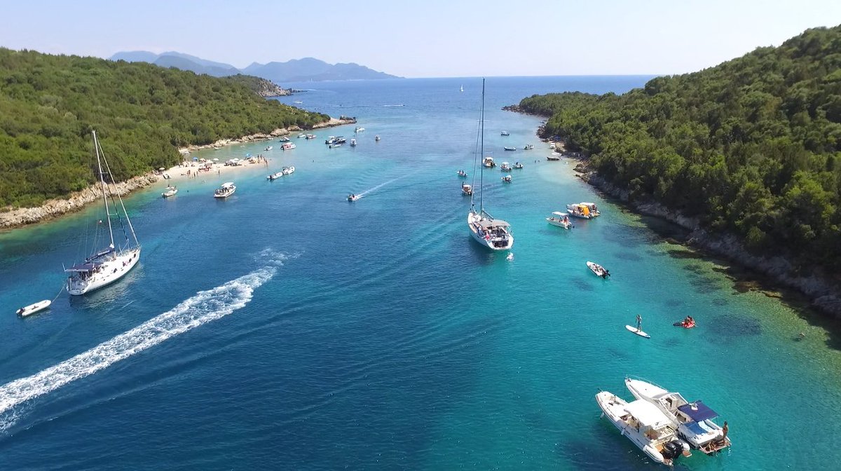 Summer memories never fade away...💙 #whitesails #sailing #catamaran #life #livelifetothefullest #summer #summermood