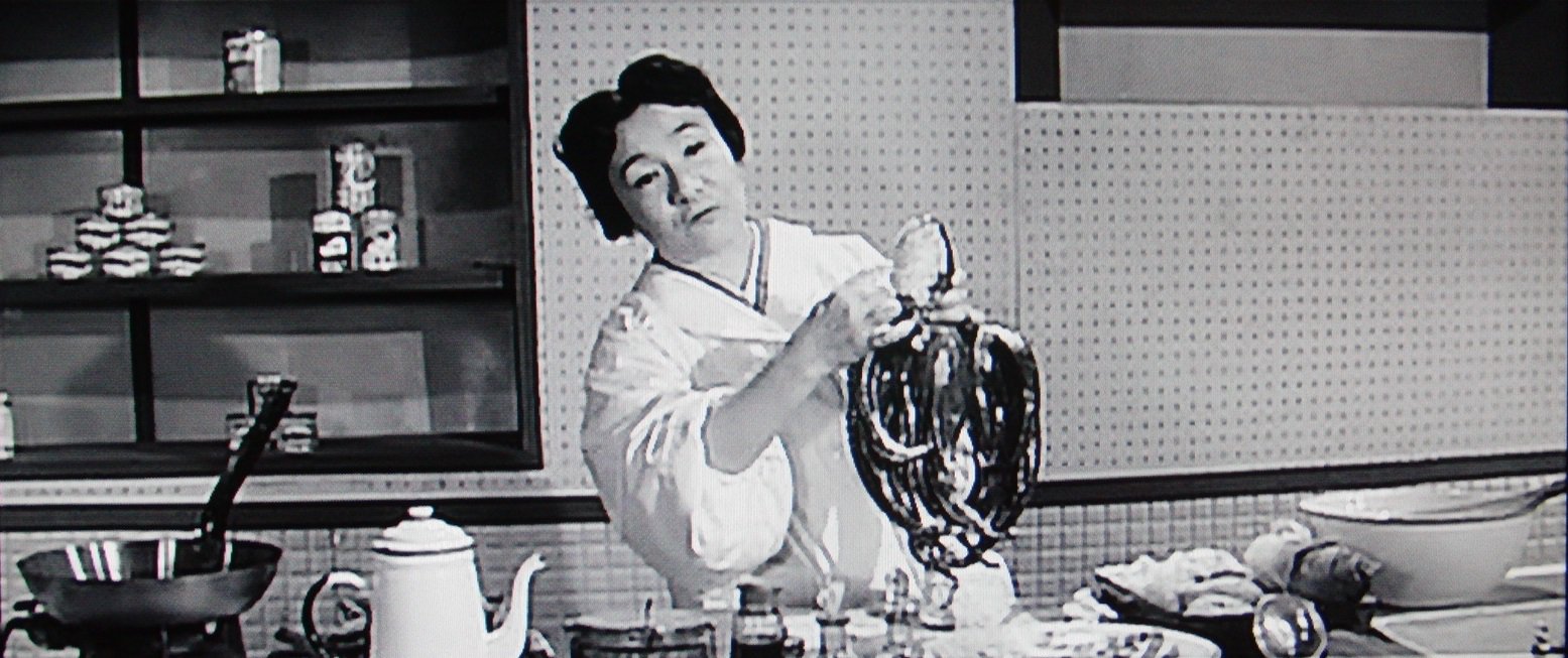 濱田研吾 衛星劇場で やりくりアパート びっくり大放送 宝塚映画 昭和34年 花登筺のダイハツコメディーの映画版 ミヤコ蝶々の料理番組はじめ 予想通りのゆるゆる展開だが 昭和30年代のテレビ事情を知る上で珍品 テレビcm史 番組内生cm史 の