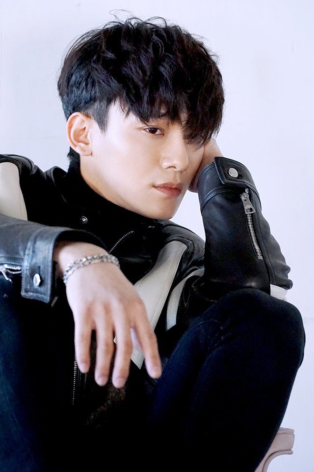 WITH_CHEN's tweet photo. o<-<.....
싱글즈 선생님들 복받으세요.. https://t.co/jroKxXbdya