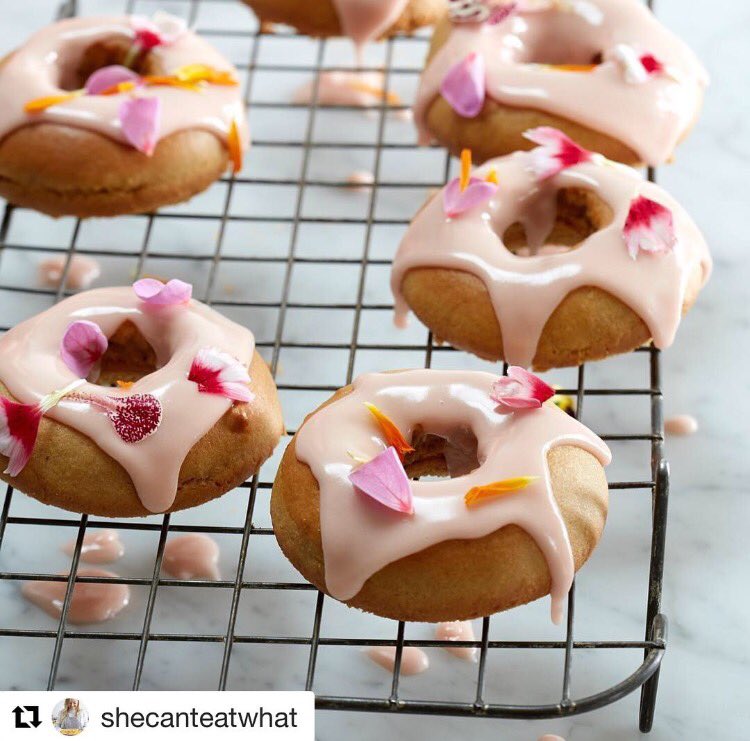 GutHealthEmpire's tweet image. ...because we all need beautiful photos of #Fodmap friendly doughnuts to get us through to the weekend. Go follow @shecanteatwhat 🍩🌸