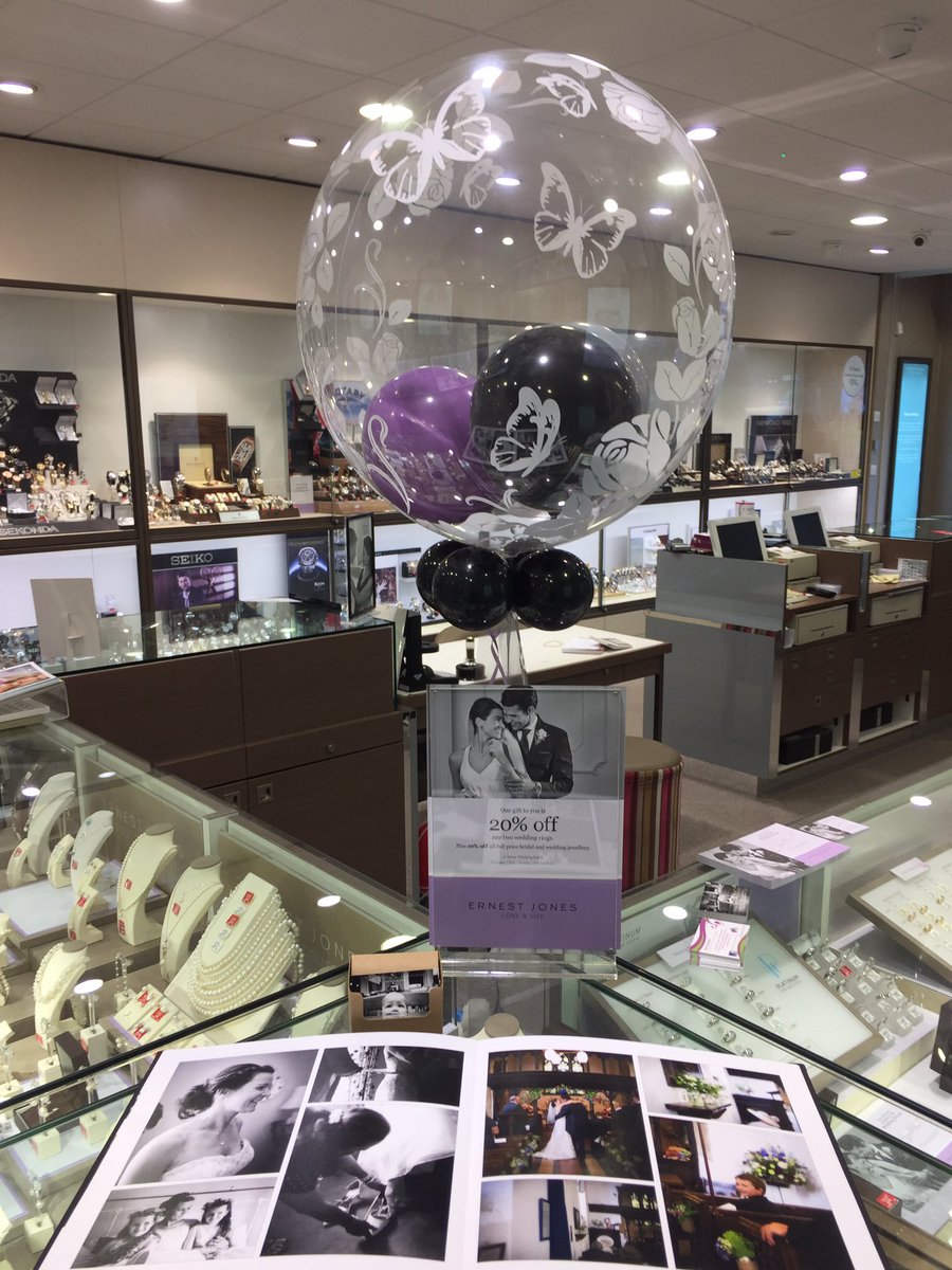 j9neen's tweet photo. Ernest jones wedding event @ClarksVillageUK offer this weekend. 20% off any two wedding rings. Come and see us. https://t.co/joltHM7bI0