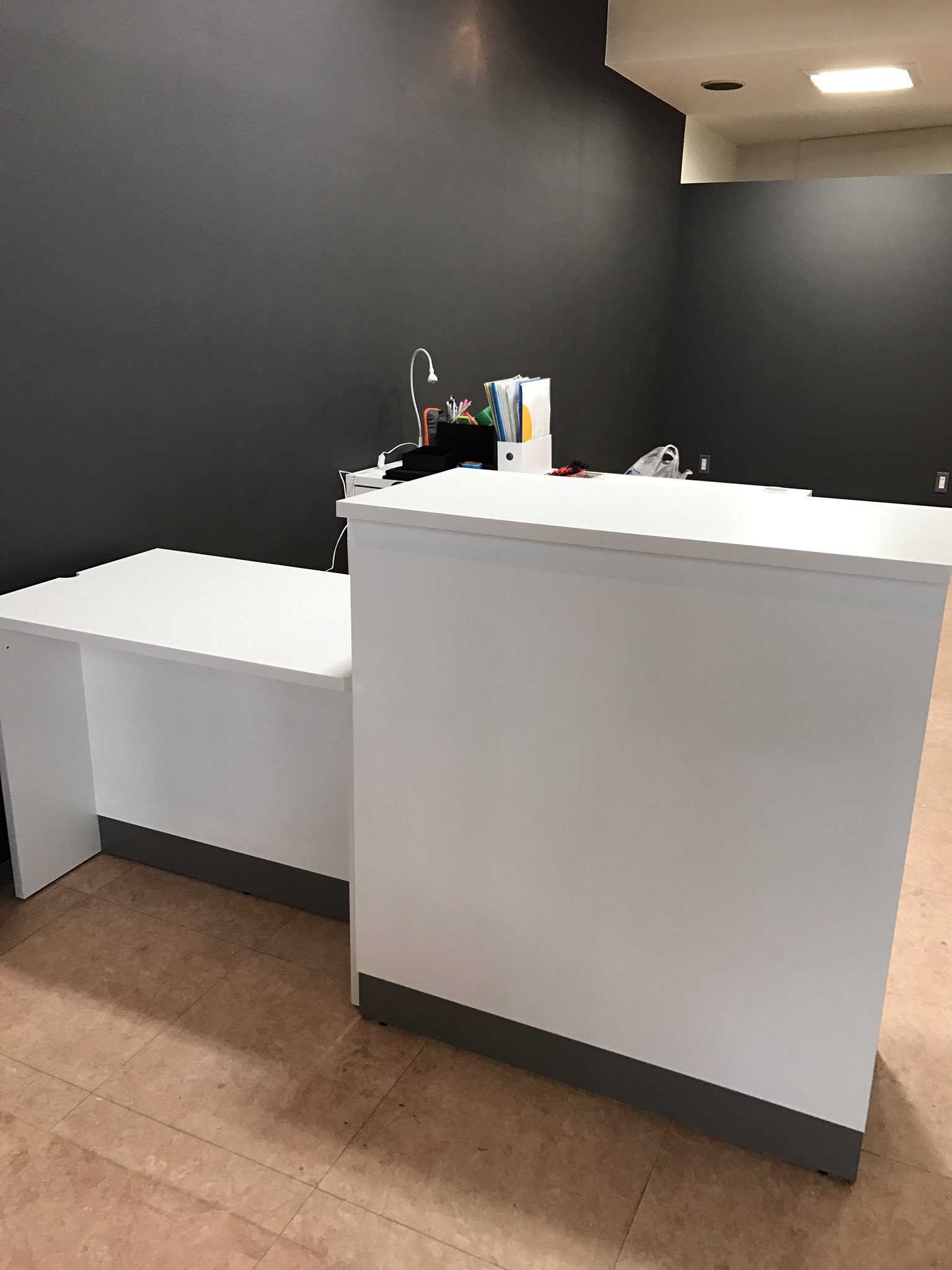 Smaphodr 上新庄店 Pa Twitter 受付カウンター完成 内装工事中 壁紙張り替え 黒板の壁紙 上新庄スマホ修理 上新庄アイフォン修理 上新庄 アイコスカスタム レンタルスペース 画面割れ スタッフ募集中 T Co Vsgfkkpjn7 Twitter