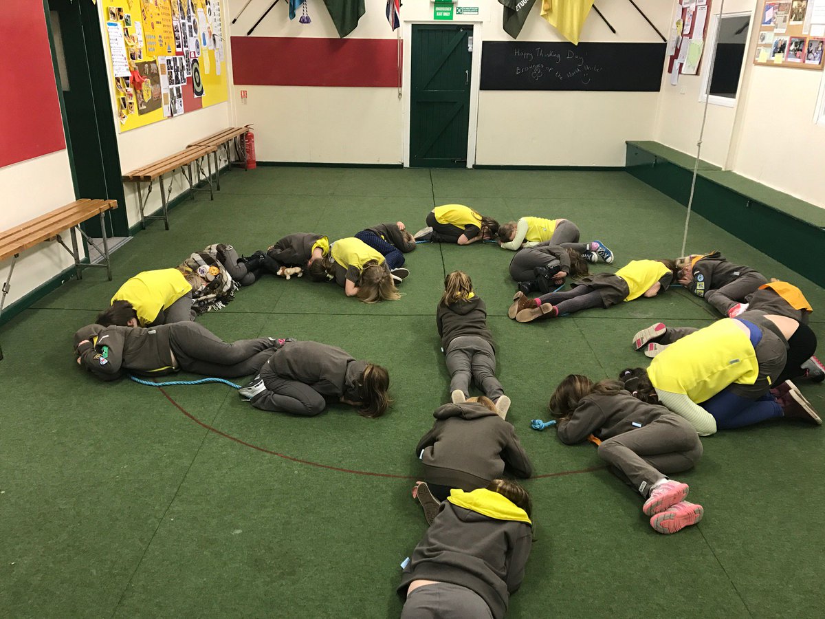 Leannes_space's tweet photo. 3rd Keyworth Brownies joined in the #WTDWave by making a trefoil shape and thinking about all the other countries in the world w/Brownies. https://t.co/psDJ9n3Bfm