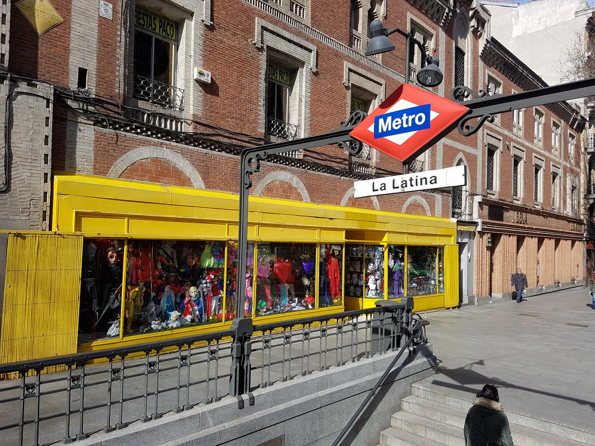 caramelospaco's tweet photo. Aún no tienes tu #disfraz para el #Carnaval2017 ? Ven a nuestra #tienda de #disfraces y lo encontrarás ! https://t.co/mCBQHl2B3q https://t.co/bxNIiBx36d