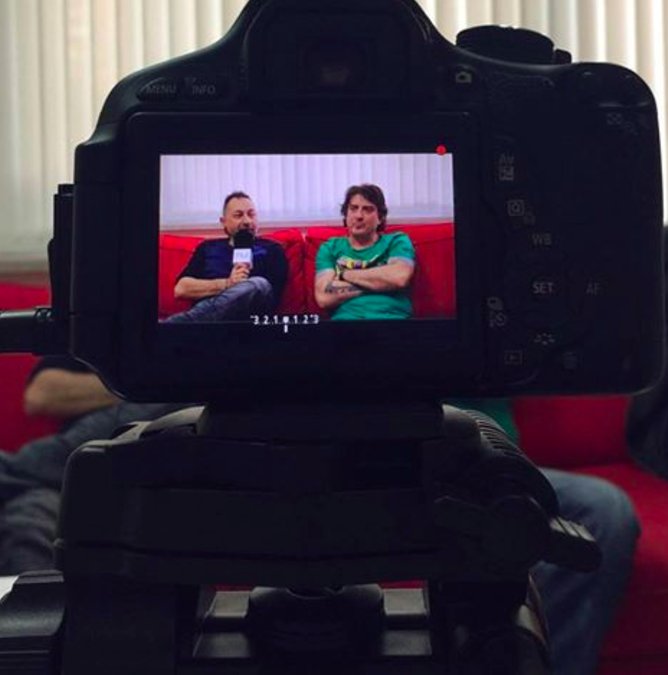 PWplayingwords's tweet photo. Ayer pasamos una tarde muy rockera con #Bode y #Pajarillo de @Porretas5 🤘🏽¡Muy pronto entrevista y SORTEO de su último disco: Clásicos II🔝⚠️ https://t.co/k5v5q1KCr5