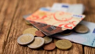ivomechels's tweet photo. Zeg STOP tegen stijging v d bankkosten. Bv. kost papieren overschrijving v €0,30 naar €1,50 bij #Keytrade https://t.co/ZtEzJhqOGo #petitie https://t.co/YFaENUncwo