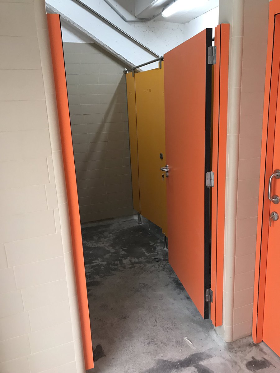 Trabajo finalizado de puertas y cabinas sanitarias @fundermax_es en el Estadio Municipal <a href="/cfreusdeportiu/">CF Reus ⚽️</a> <a href="/Tablerosmoreno/">Tableros Moreno</a>