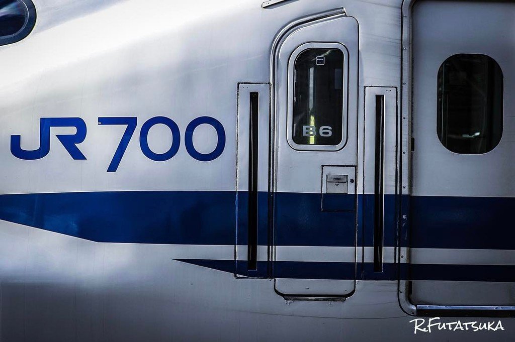 Ryota_DF28's tweet photo. これが700系の中でも、B編成にしかない、JR700のロゴ。
シンプルでカッコいいです。
#jr西日本 #jr700 #700系 #b編成 #新幹線 #東海道新幹線 #新大阪 #ロ… https://t.co/dnqNgDjnrE https://t.co/UhOxc7gYd5