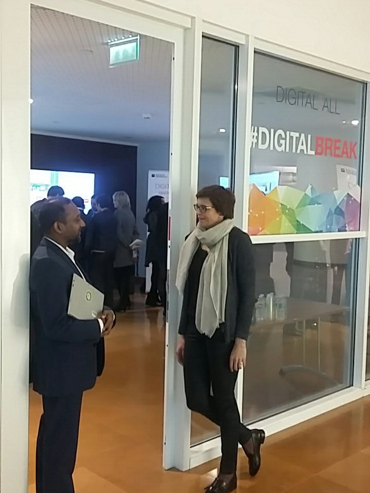 Le #Digital Break fait son show! 2e jour à la Défense et toujours autant d'affluence et d'intérêt! <a href="/SG_InsideIT/">SG InsideIT</a>  <a href="/FMDelasalles/">Françoise Delasalles</a> <a href="/HAZERA1/">Fanny Viano (Hazera)</a>