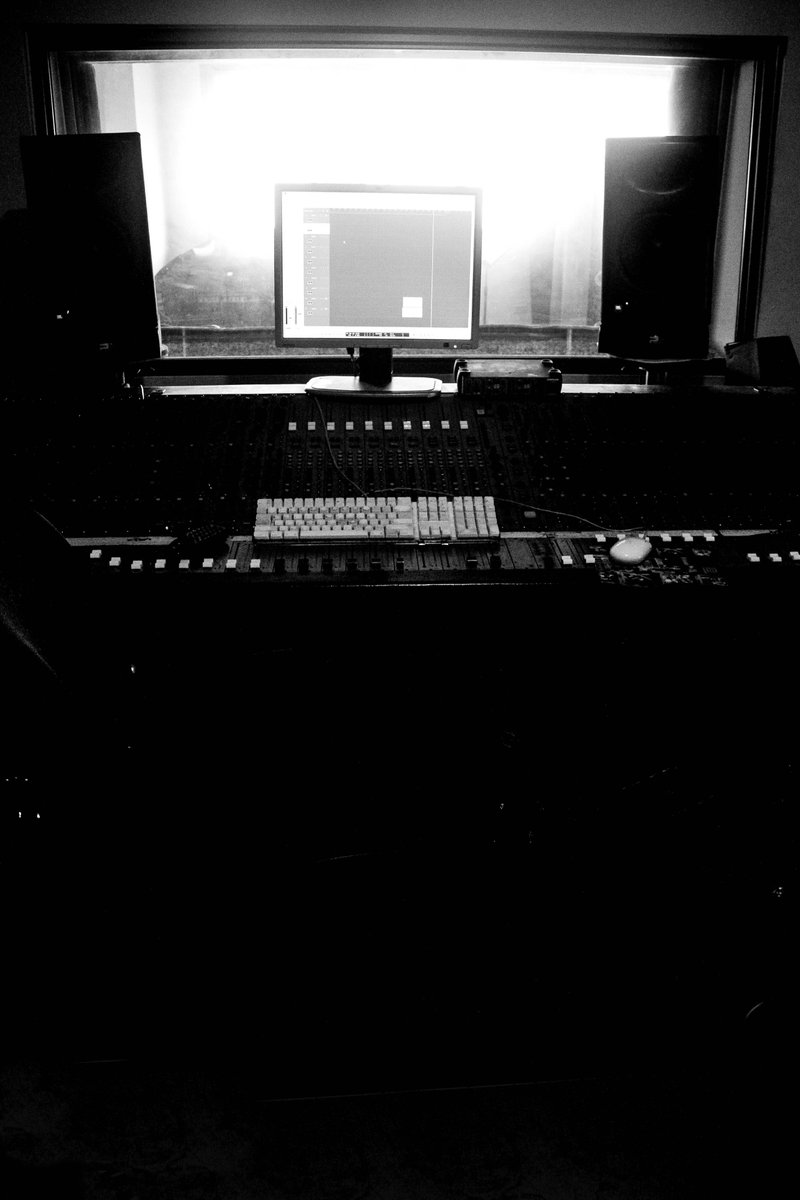 #santamonicaestudio #workout #grabando #mastering #RockandRoll #producer <a href="/tunemastering/">tunemastering</a> #protools #rec  #record #photo #byn <a href="/diegomqz3/">Diego Marquez</a>