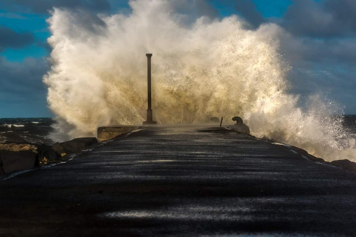 Clarky817's tweet photo. @angie_weather Castlerock pier storm Doris https://t.co/PGNb4bLvFT