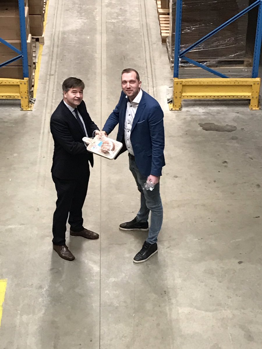 edwinvanderham's tweet image. #keeszaal van Montapacking Gorinchem ontvangt prijs Sociaal Ondernemen uit handen van wethouder #hansfreije #avres #gorinchem