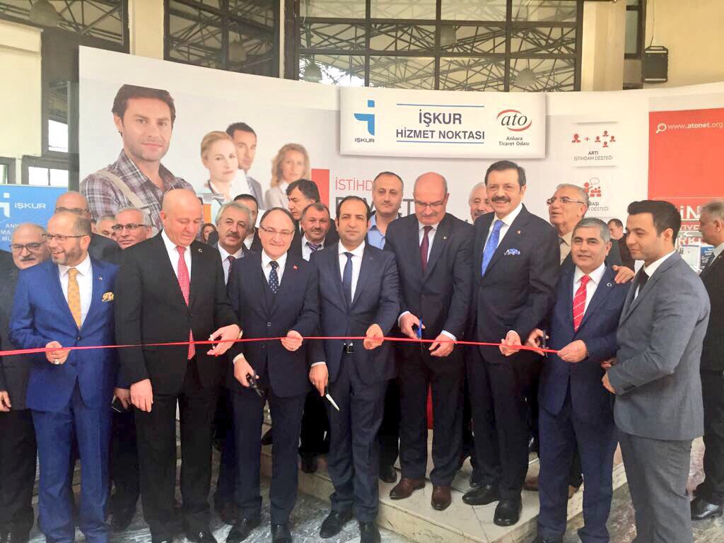 İstihdam seferberliği kapsamında Ankara Ticaret Odasın'da faaliyete geçen İŞKUR Hizmet Noktası'nın açılışını gerçekleştirdik. <a href="/ATOkurumsal/">Ankara Ticaret Odası</a>