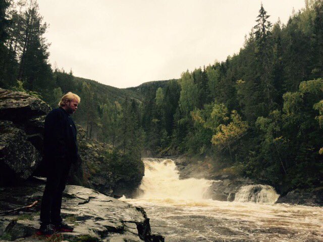 merfilm's tweet photo. Fra innspillingen av HOGGEREN september 2015. 7. april kommer filmen endelig på kino! 🌲#hoggeren https://t.co/7fVD7uAJn0