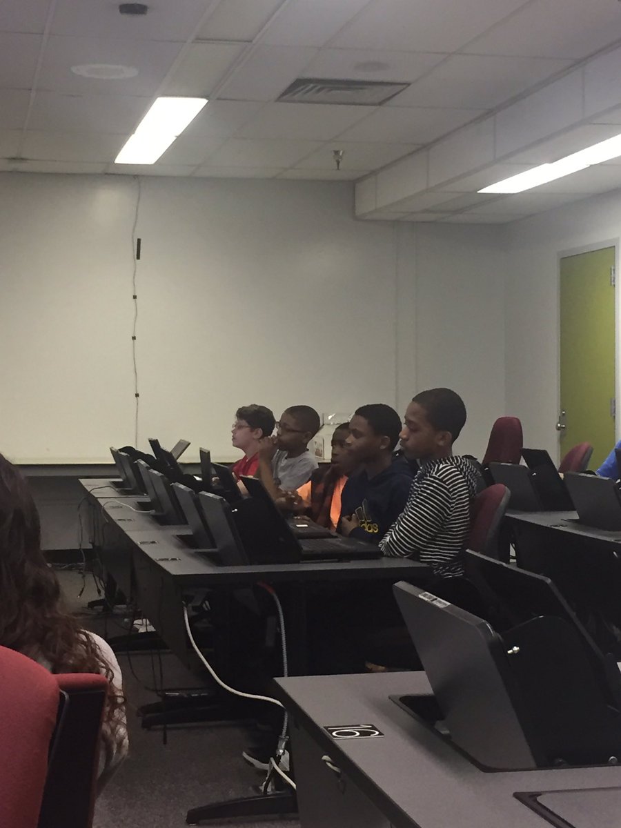 ms__schneider's tweet image. Programming virtual robots #robotC Academy@Shawnee