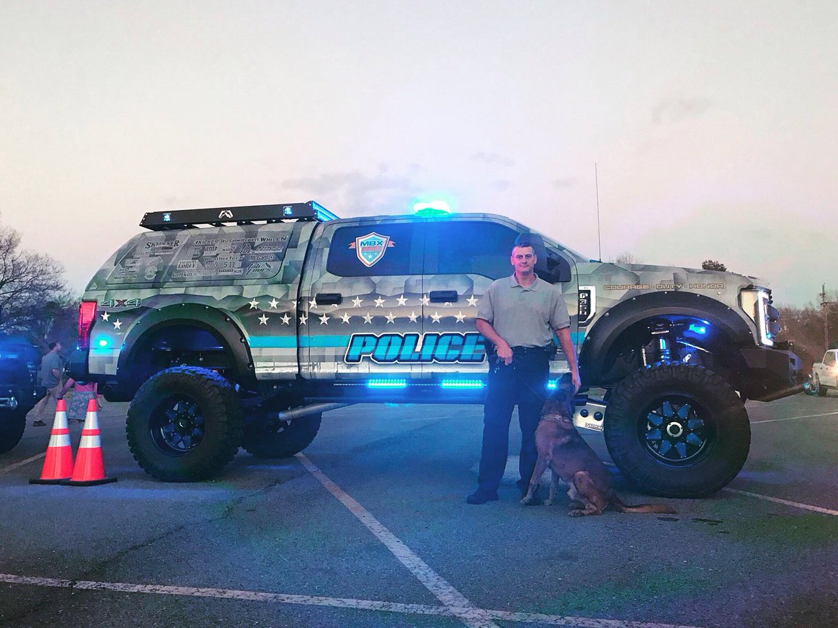 Skyjacker's tweet photo. Check out the MBX350 truck! Proud to support our local law enforcement!!
#skyjacker #mbx350 #lawenforcement #sheriff #police #k9 https://t.co/9YQjQyzKIG
