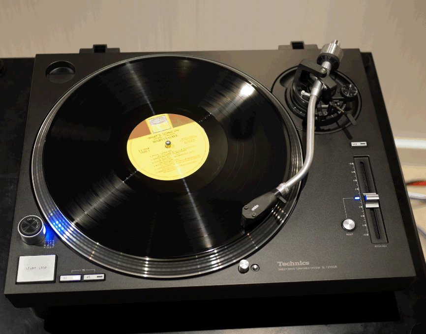 technics's tweet photo. Final prep for @SvBristolShow selecting #WhatsGoingOn the new #Technics #SL1210 from @AbbeyRoad 's #HalfSpeedMasters #RediscoverMusic https://t.co/KNb3mNZiM6