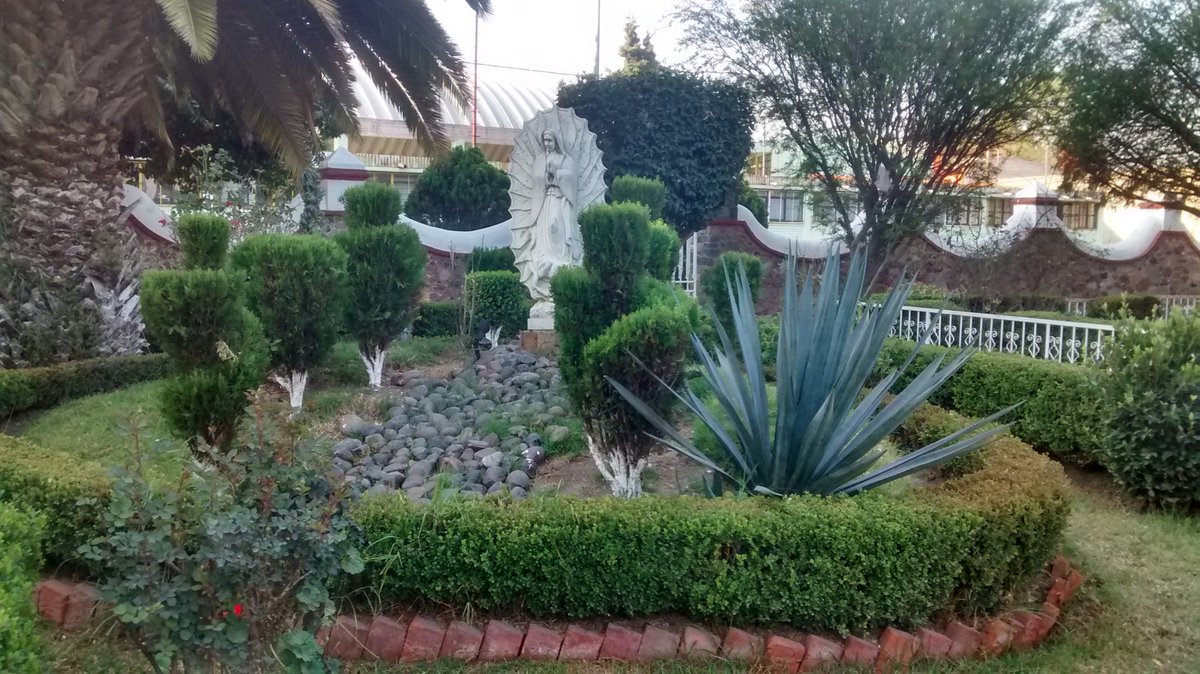 MisArmas's tweet photo. En este pueblo tuve tres novias y en esta iglesia 💒 nos hubiéramos casado,pero la cagaron morras😒
Saludos Juana,Rosa y Diana ✌😎 #Atlatongo 😂 https://t.co/veFK7hJm3Y