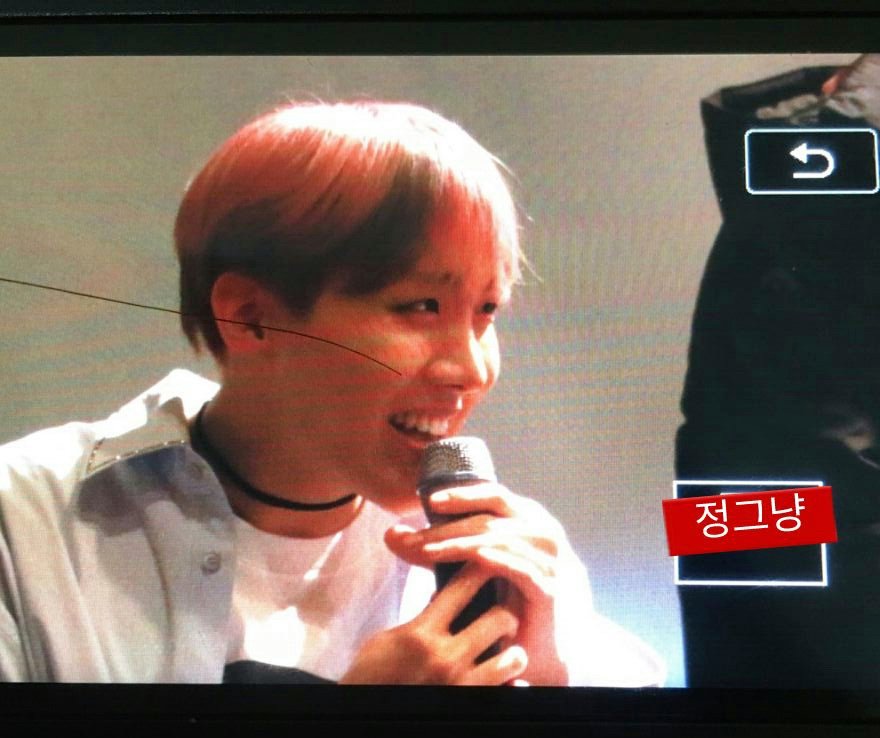 just218_'s tweet photo. 좋은 사진은 공유 하라고 배웠습니다. . . 이거만 올리고 사라질게요, ,  ★ @BTS_twt 170223 알라딘 https://t.co/mlH0dJ0e0D