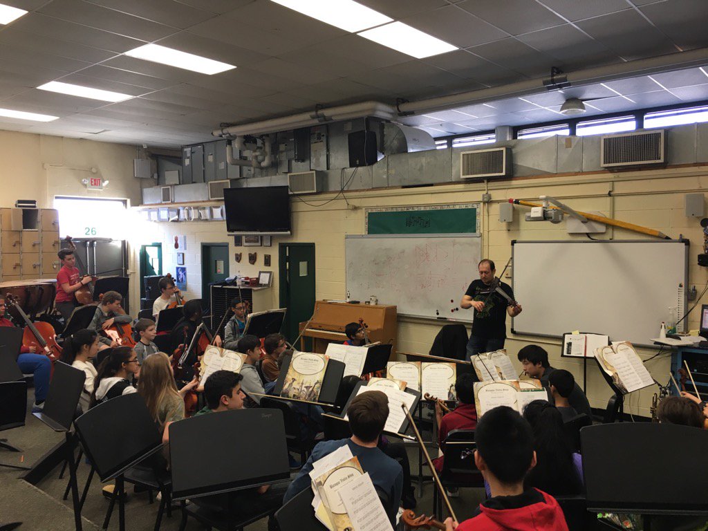 KarenNaberMEd's tweet photo. Joe Deninzon workshop with violin students @SycamoreJrHigh @SycamoreSchools #authenticlearning https://t.co/n4XxOc0bSm