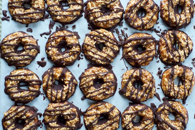 BeMeyer's tweet photo. NEW Post: Homemade Girl Scout Cookies #Samoas - https://t.co/d915zZD9kW @girlscouts @SamoasCookies #BakingWithBeth #recipe #girlscoutcookies https://t.co/SIAjFVPLhD