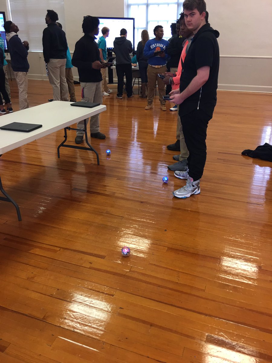 GraysonLawrence's tweet image. Group 4: Students using the APP #lightninglab to control the @Sphero #DLDay @Winterboro_High @TCBOE #exceptional