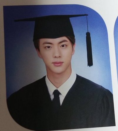Bulletproof_SG's tweet photo. 📷 Jin’s graduation photo
#방탄소년단 #진 https://t.co/etQ3o54MrH