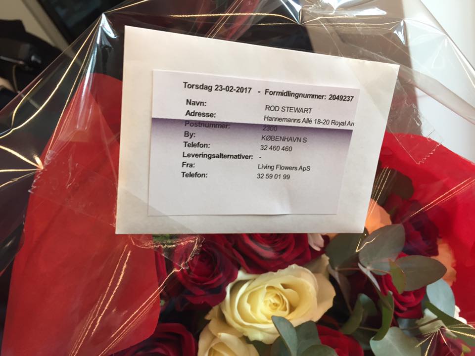 You got flowers Mr. Rod Stewart🎤💐