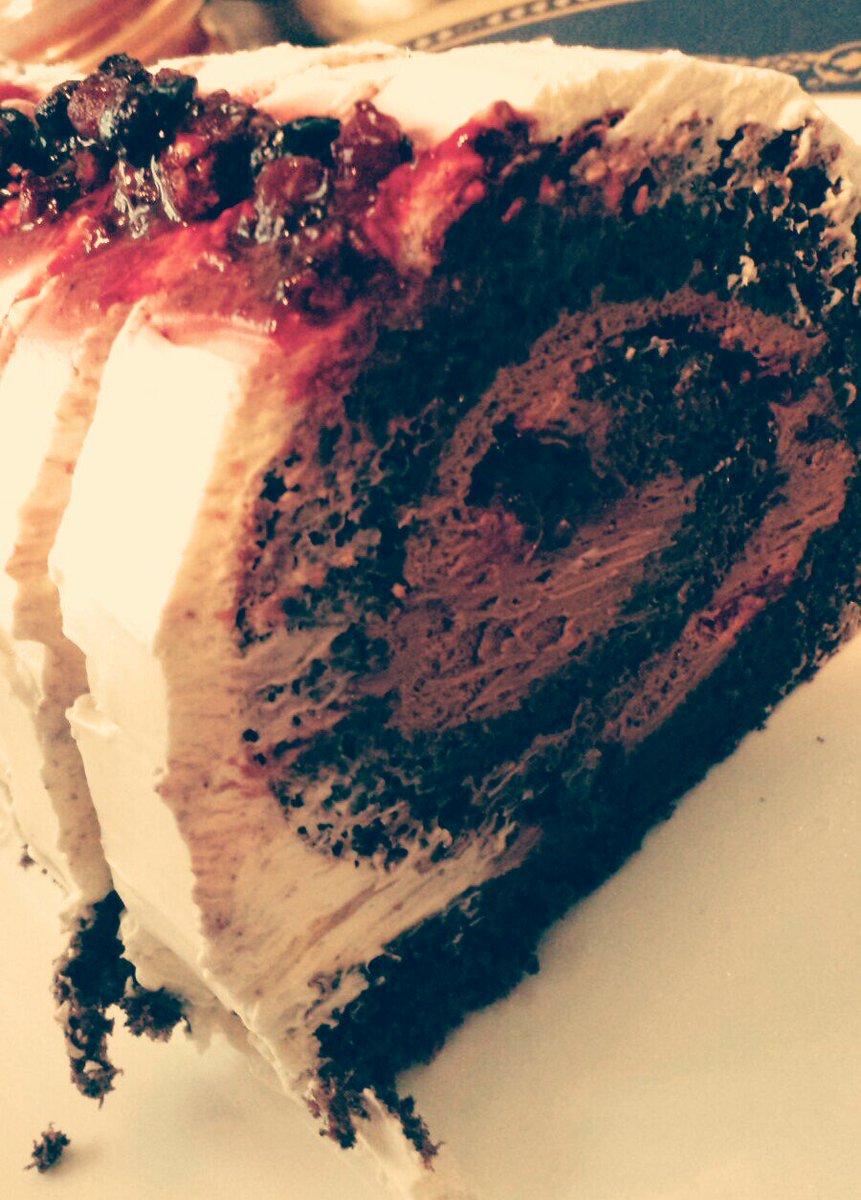 thatsweetbite1's tweet photo. Anyone up for this #Blackforest roulade!
🍰🍴 https://t.co/W8xHKgizdT