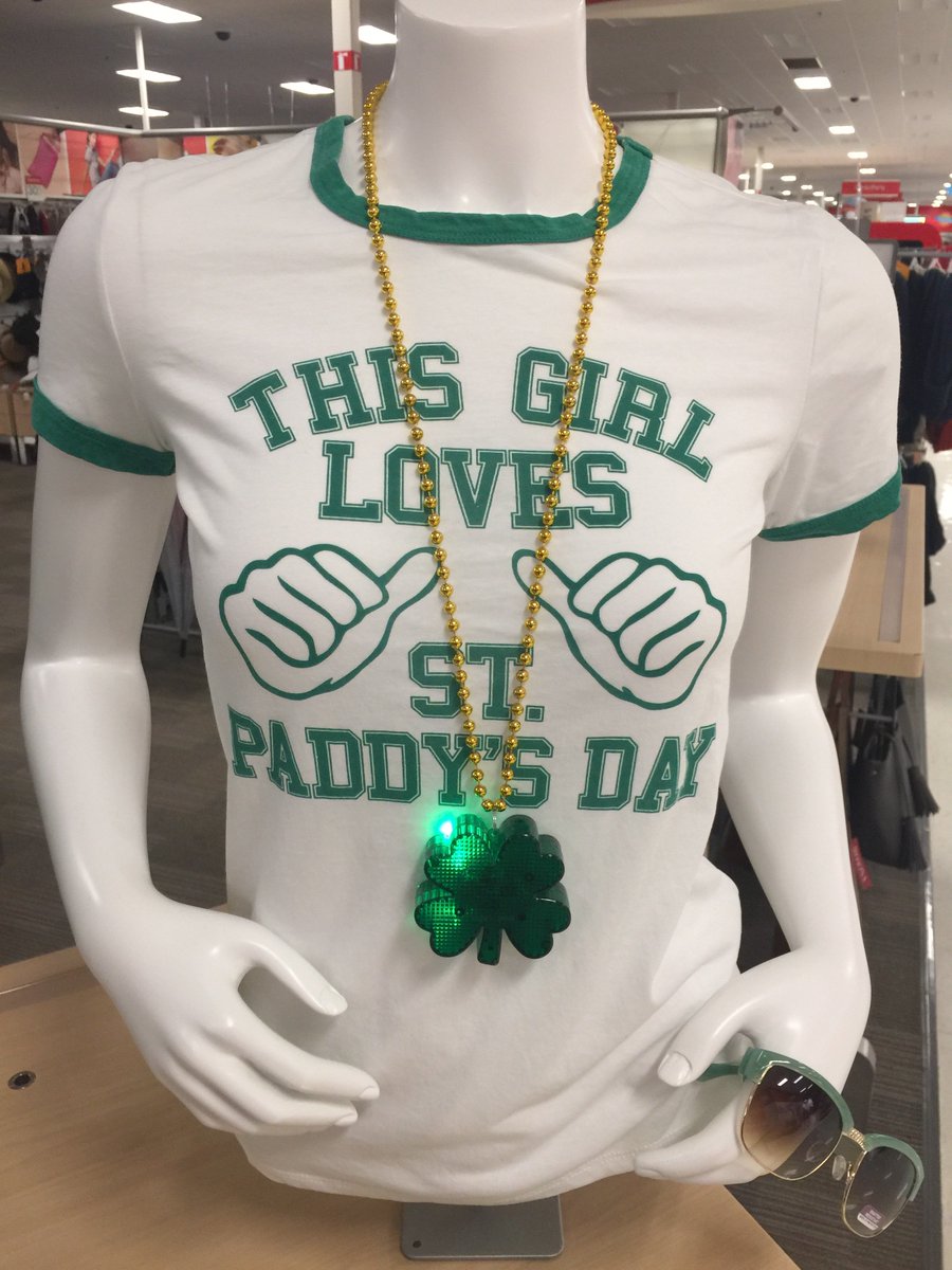 katie_ambuehl's tweet photo. When your St.Patricks Day focal changes daily! #DrivingSales #EmptyEveryMorning #TargetWillowbrook @jennkallman @julianeA37 @Judes731 https://t.co/R5Apr2aCSG