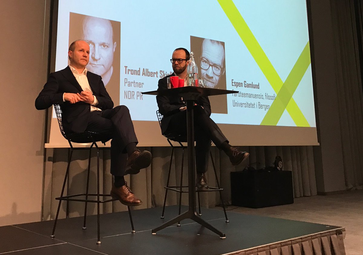 Lytt! Et viktig råd for å lykkes som konsulent. Vår egen @prnorge og @egamlund på fagdag med <a href="/Komforeningen/">Komforeningen</a> i Bergen #kområdgiver17