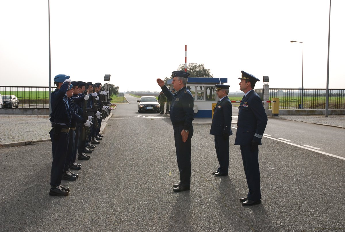 fap_pt's tweet photo. #rpfap #cemfa General CEMFA fez visita de trabalho à BA11, em Beja. Leia mais em https://t.co/crq9kdjtOt https://t.co/xUgGhj0jMp