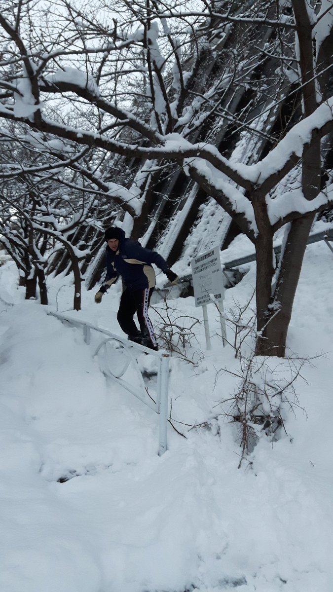 HanniHopsu's tweet photo. Going grocery shopping in Yamanouchi-way. 

#japan #snowboarding https://t.co/EZdjqT63yZ