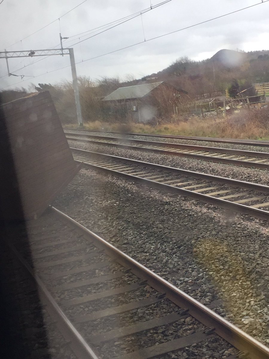 tswofficial's tweet photo. A shed load of problems! Front of the train view. Stationary outside Nuneaton!!!! @nationalrailenq #traindelays https://t.co/5UYo9T6eYA