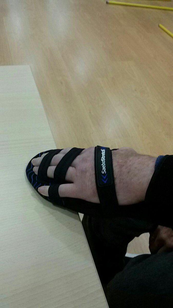 Vitalastur2012's tweet photo. Para un posicionamiento adecuado de la mano neurológica con hipotonía o hipertonía leve-moderada #SaeboStretch #Saebo #ictus #rehabilitacion https://t.co/lDn05IgEll