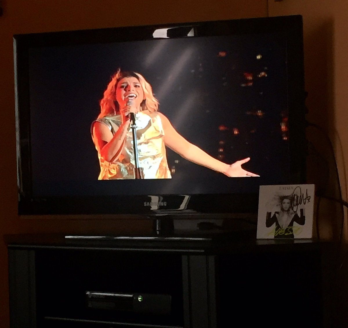 _milleuniversi_'s tweet photo. @MarroneEmma Stamattina siamo nostalgici 🔙🔙🔙
#Adessotouredition #tb https://t.co/AWYaofJXQQ