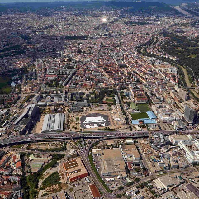 globalstreetart's tweet photo. The worlds biggest mural done by #golif
30.000 square meters!
#globalstreetart #vienna #th… https://t.co/whwIYWF9WF https://t.co/WvP5aEzusn