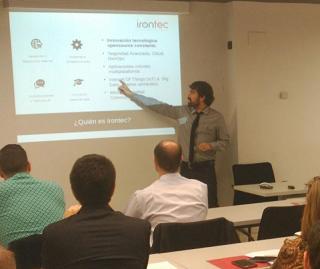 esletweets's tweet photo. En #IndustryLAN, @isagasti de @irontec presenta casos de éxito #OpenTIC y #SoftwareLibre para @fvem_es: https://t.co/WiERot75zt https://t.co/98OhItT8KG