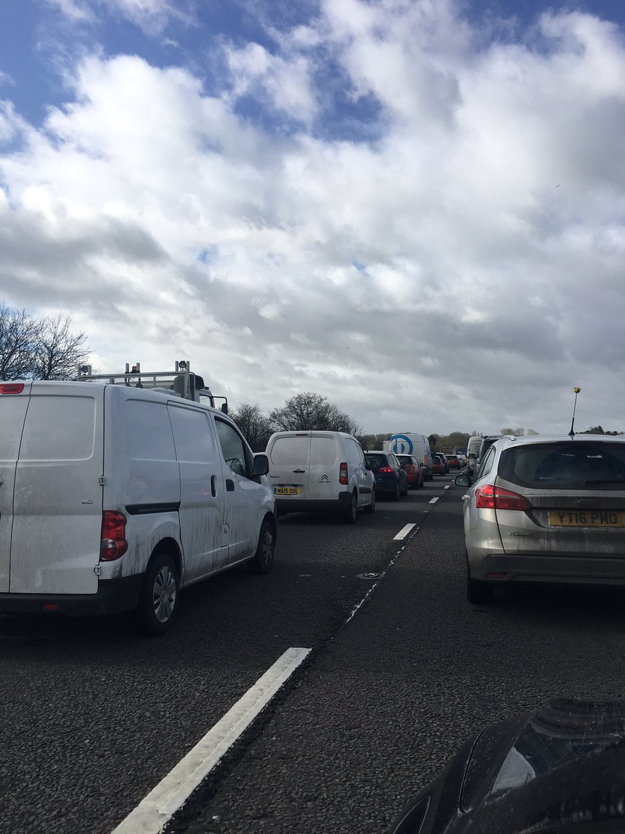 thehungryben's tweet photo. Stuck on the #M4 to #Wales waiting for a car transporter fire to be put out. 1.5 hrs and counting. Snack levels depleting slowly #hungryben https://t.co/1dvwPDz2JX