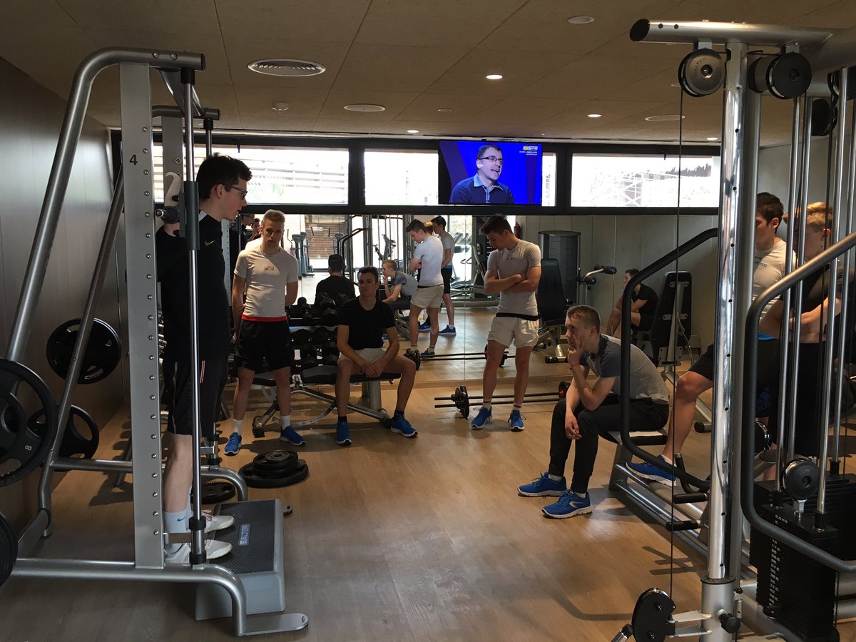 DCT_NewGen's tweet photo. Musculation pour les coureurs ce matin avec @Ant_Petit, @Pacotalexandre et @davgiraud aux commandes #prepaphysique #training #formation https://t.co/5ryxXydrDp