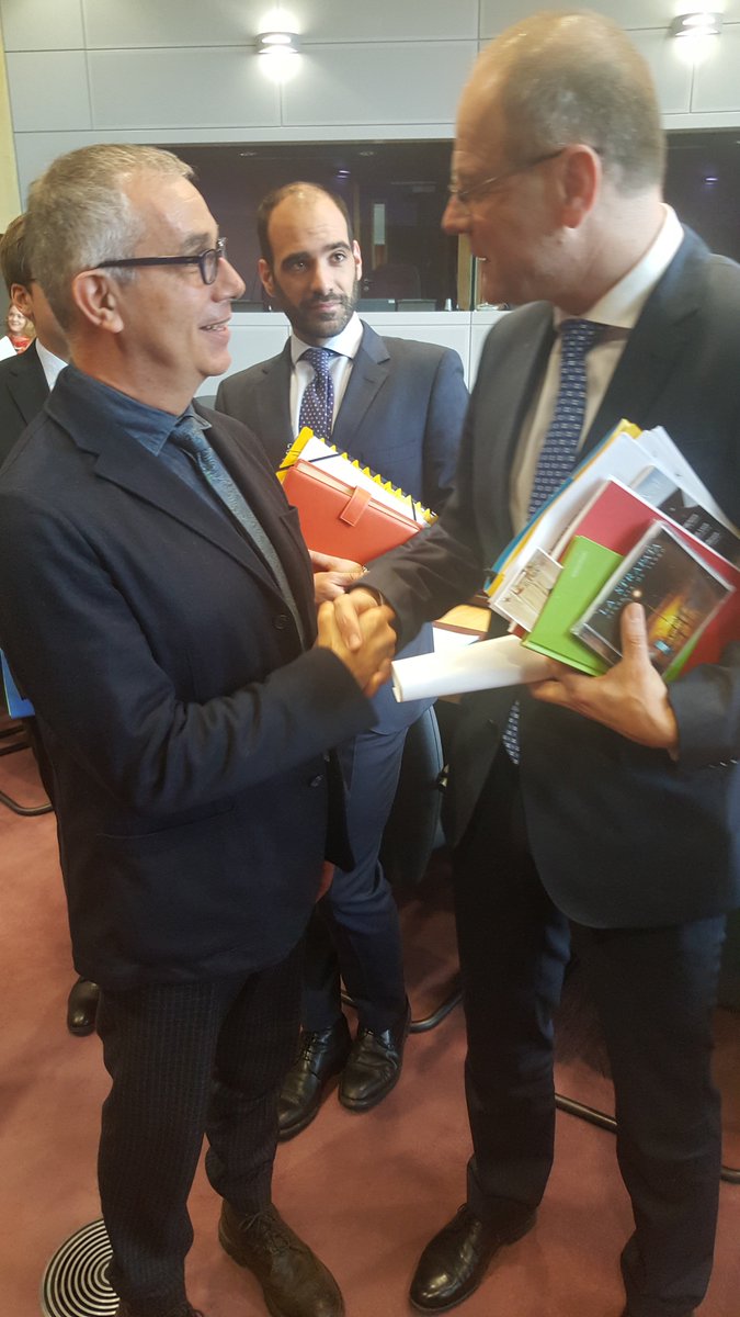 Romaeuropa's tweet photo. Il Direttore del REf Fabrizio Grifasi a Bruxelles con Tibor Navracsics, #EU Commissioner for Education, Culture, Youth and Sport https://t.co/sb5cOiasXD