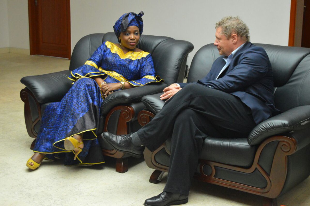 MSP_Congo's tweet photo. Accueil officiel Directeur exécutif de Gavi par la Mme Jacqueline Lydia MIKOLO, ce  22 février 2017 à l'aéroport Maya-maya. https://t.co/0KcEBgiujU