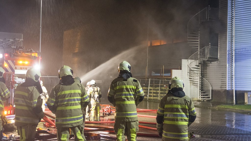 23-02-2017 03:32:13 - P 1 BEDRIJFSBRAND 3e Industrieweg 15 Firma Baars Autohandel